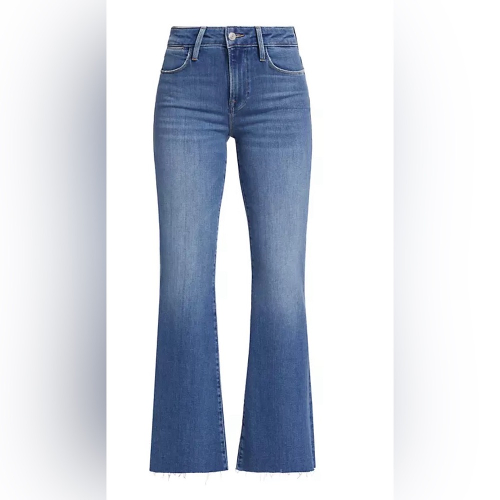 Frame Le Easy Flared Raw Hem Jeans in Drizzle. Size 30”
